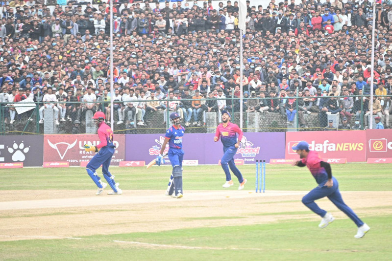 नेपाललाई पहिलो झड्का, आशिफ आउट